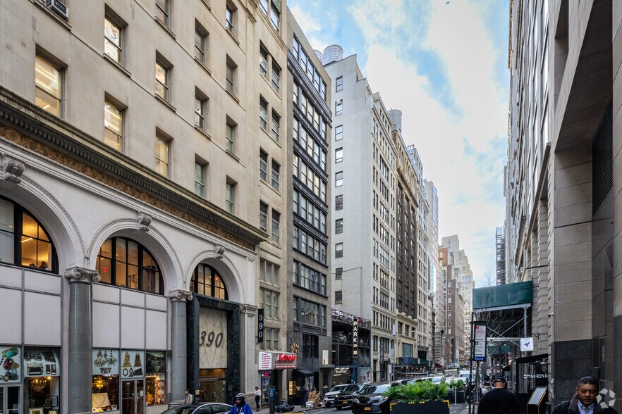 8 W 36th St, New York, NY à louer - Photo du bâtiment - Image 2 de 4