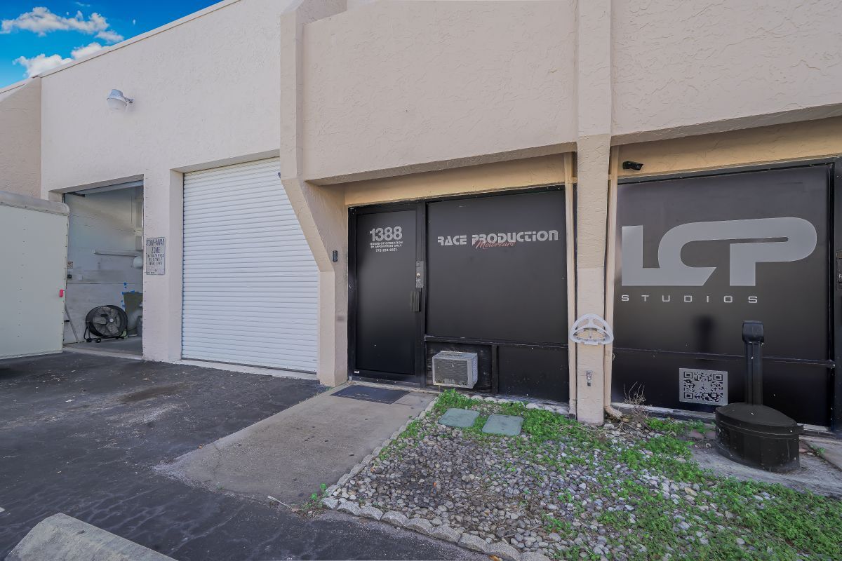 1360-1396 SE Huffman Rd, Port Saint Lucie, FL for lease Interior Photo- Image 1 of 2
