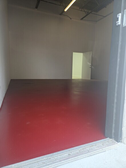 1011 NW 51st St, Fort Lauderdale, FL à louer - Photo du bâtiment - Image 3 de 16