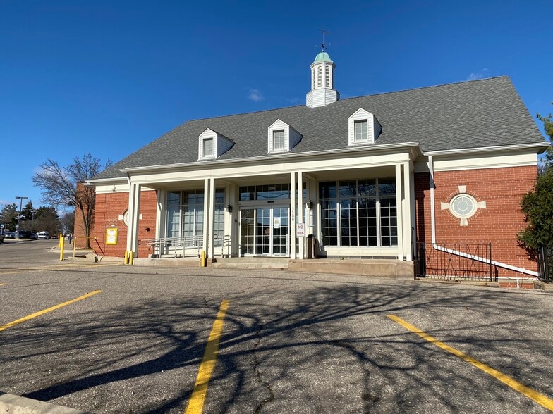 3580 W Maple Rd, Bloomfield Hills, MI for lease - Building Photo - Image 2 of 3