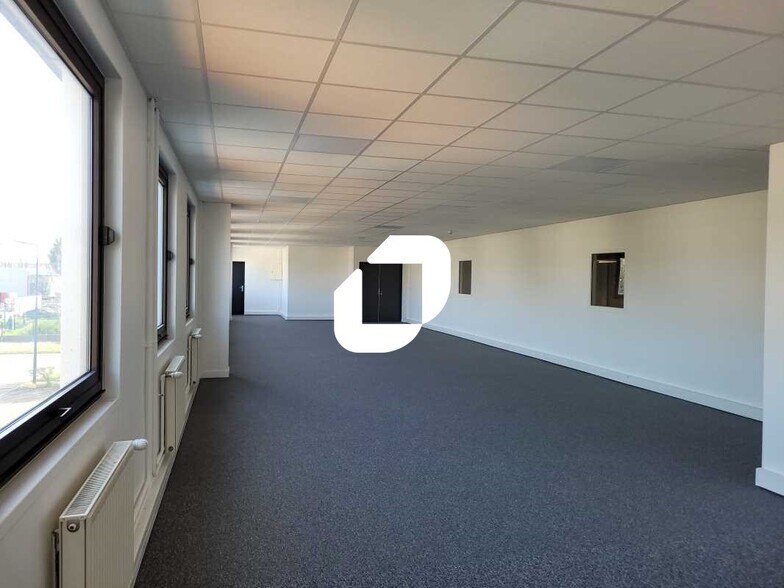 Office in Lisses for lease - Interior Photo - Image 3 of 8