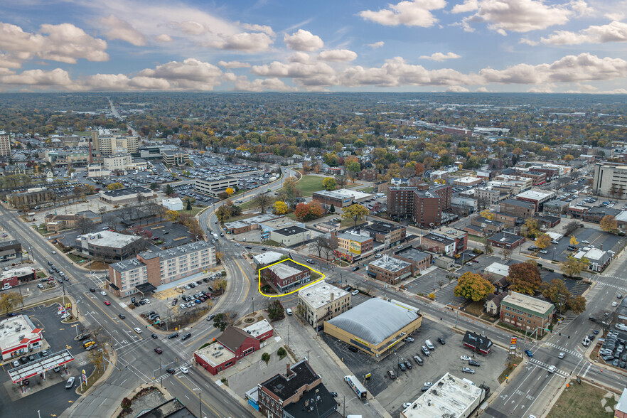 100% Occupied Mixed-Use Portfolio portfolio of 3 properties for sale on LoopNet.ca - Aerial - Image 3 of 10