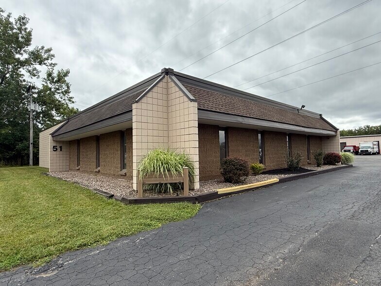 51 N America Dr, West Seneca, NY à louer - Photo du bâtiment - Image 1 de 25