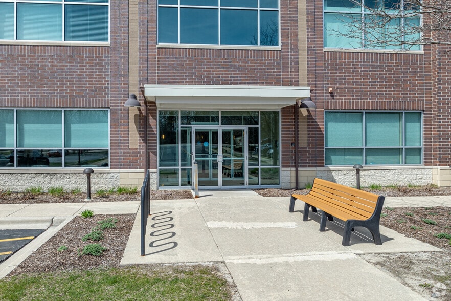 2323 Naperville Rd, Naperville, IL for lease - Building Photo - Image 3 of 6