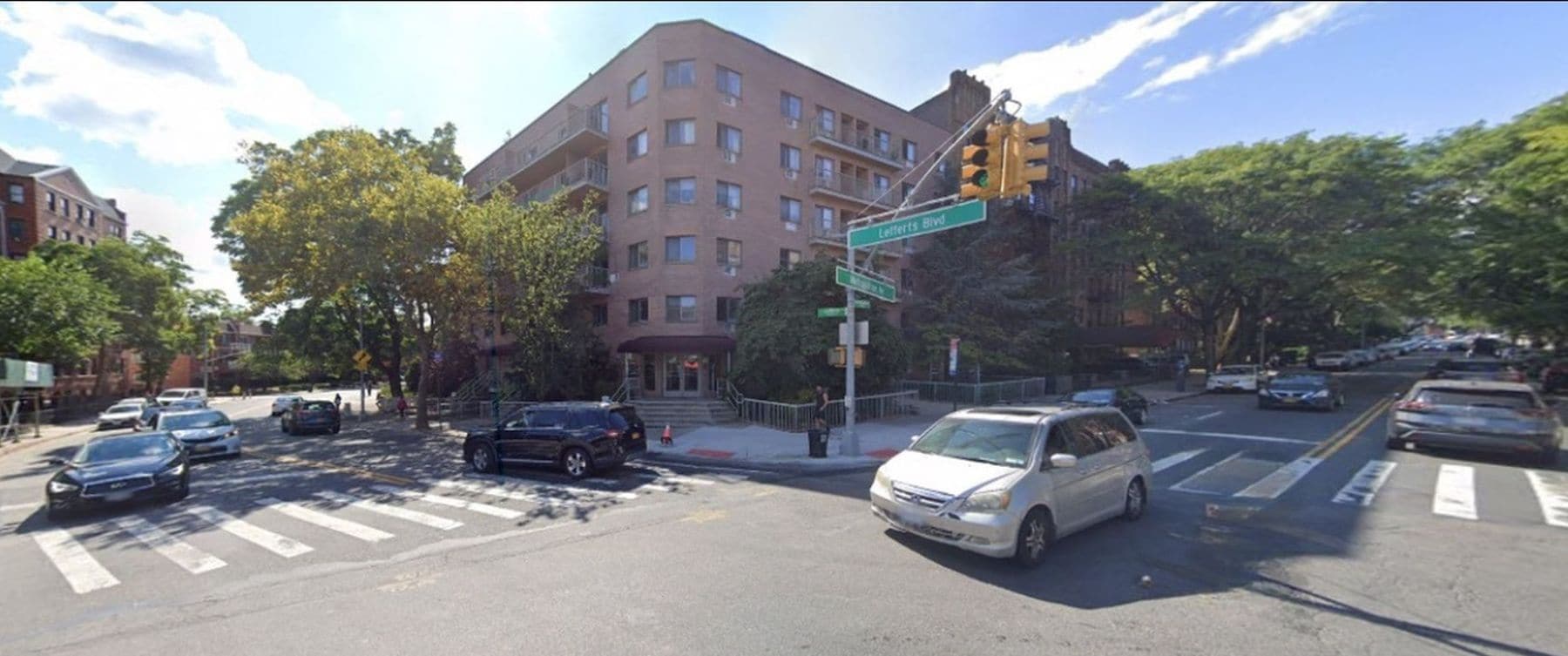 11882 Metropolitan Ave, Kew Gardens, NY à louer Photo du bâtiment- Image 1 de 15