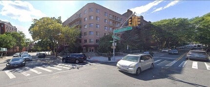 11882 Metropolitan Ave, Kew Gardens, NY à louer Photo du bâtiment- Image 1 de 15