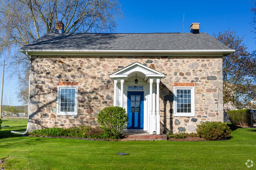 250 Woolwich St, Breslau, ON à louer - Photo du bâtiment - Image 3 de 4