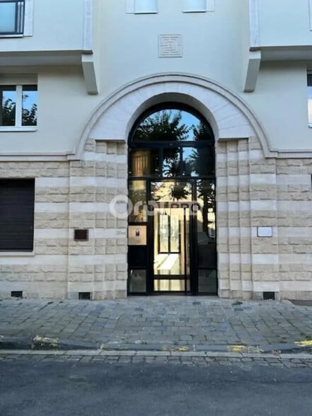 Office in Reims for lease - Building Photo - Image 3 of 12