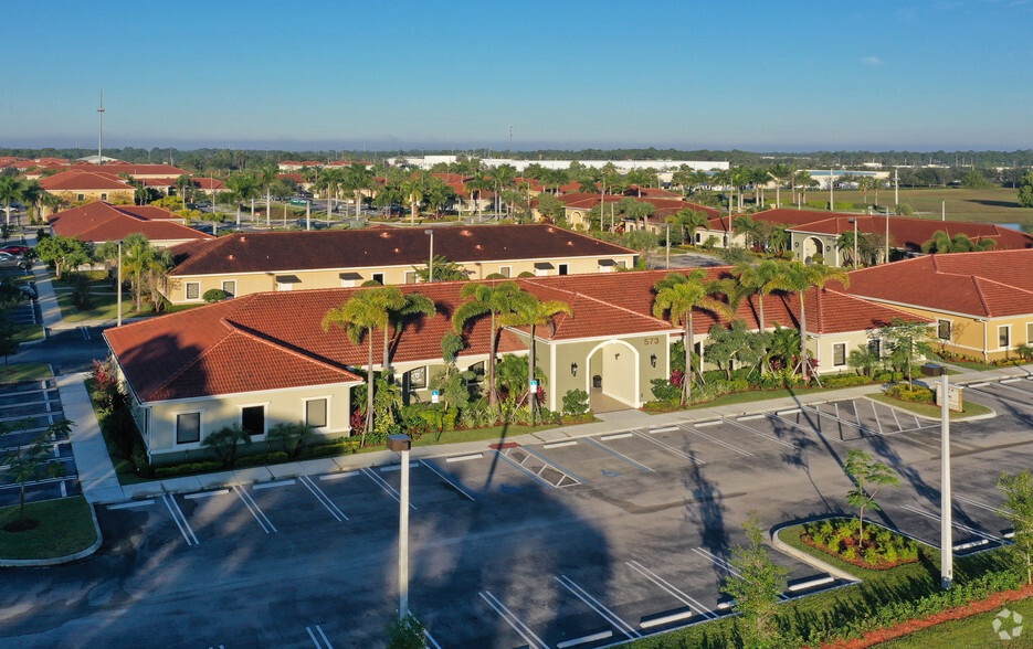 Lake Whitney Campus, Port Saint Lucie, FL à louer - Photo du b timent - Image 3 de 10