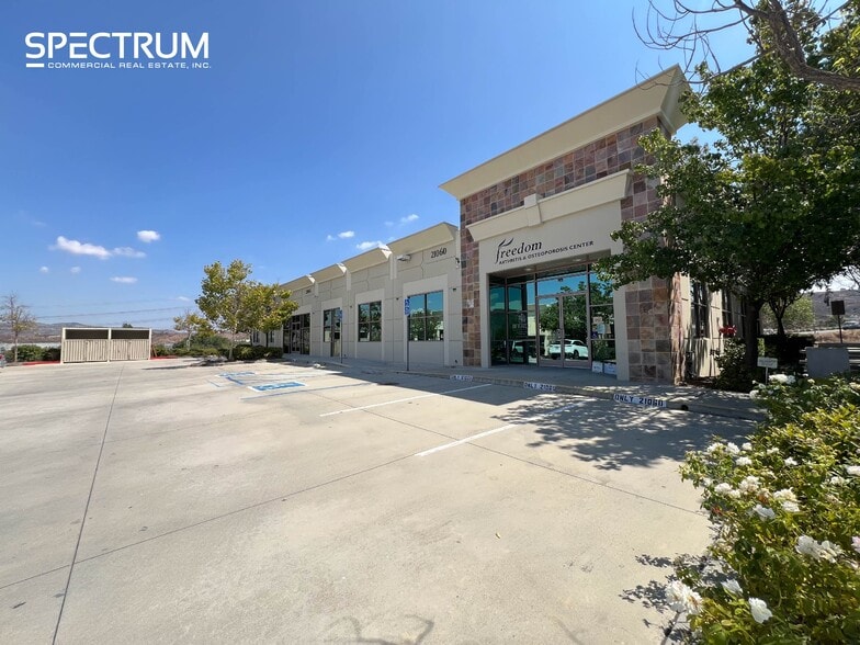 21060 Centre Pointe Pky, Santa Clarita, CA for lease - Building Photo - Image 1 of 15