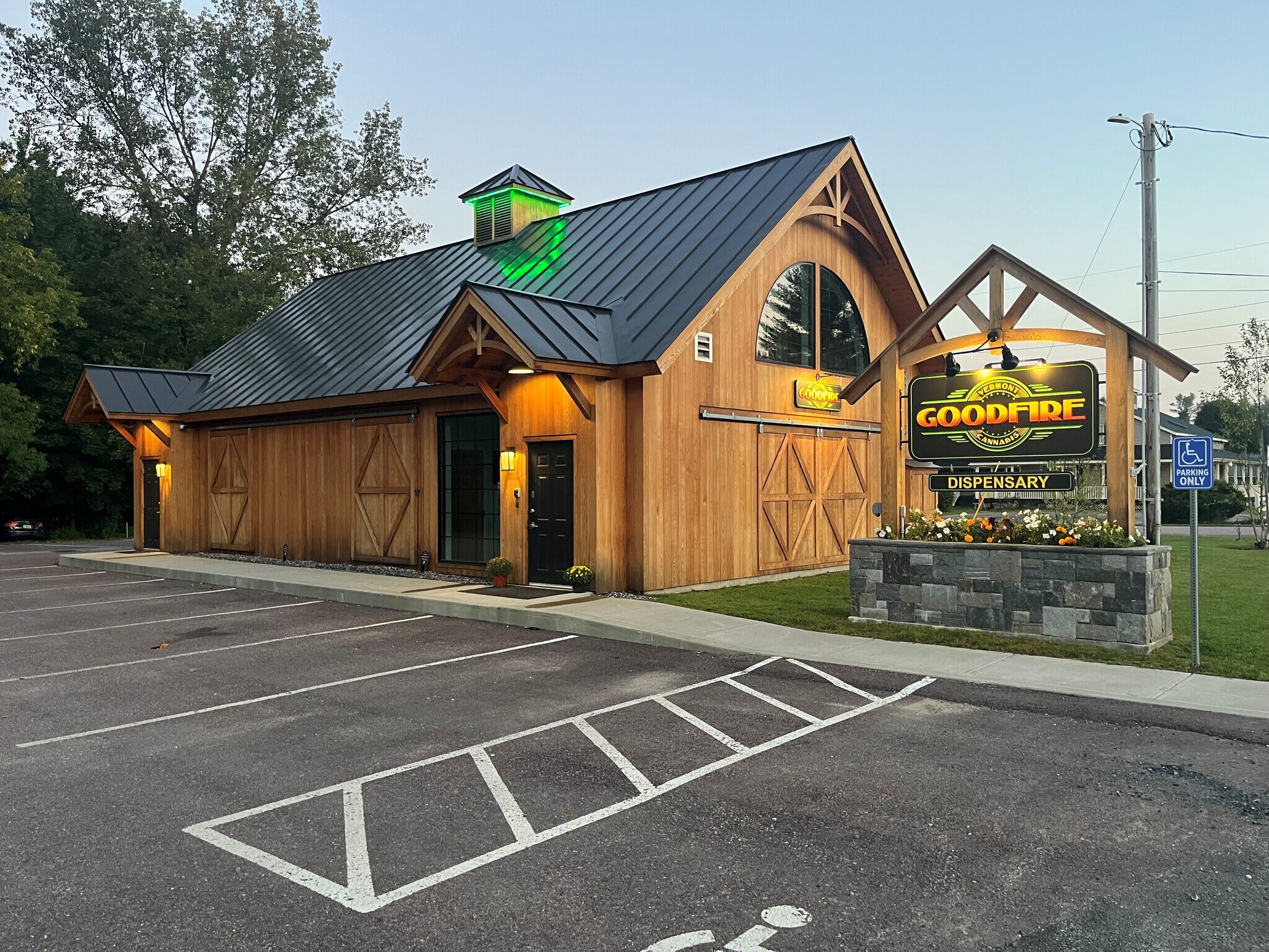 3627 Waterbury-Stowe Rd, Waterbury Center, VT à vendre Photo principale- Image 1 de 2