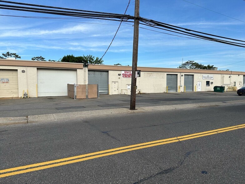 33-51 Bloomingdale Rd, Hicksville, NY for lease - Building Photo - Image 2 of 6