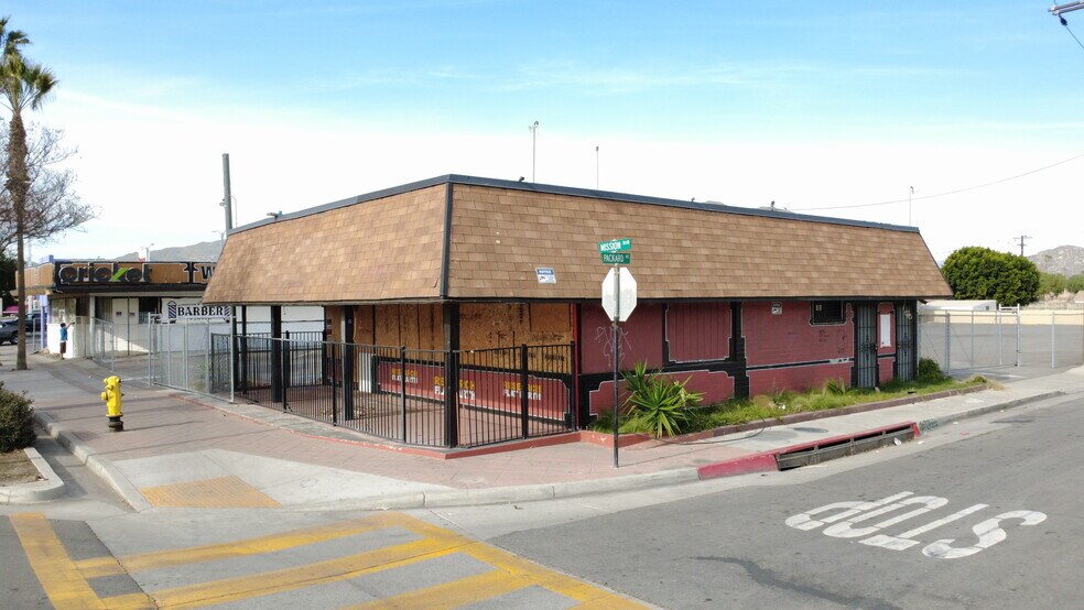 5553 Mission Blvd, Jurupa Valley, CA à vendre - Photo du bâtiment - Image 2 de 14