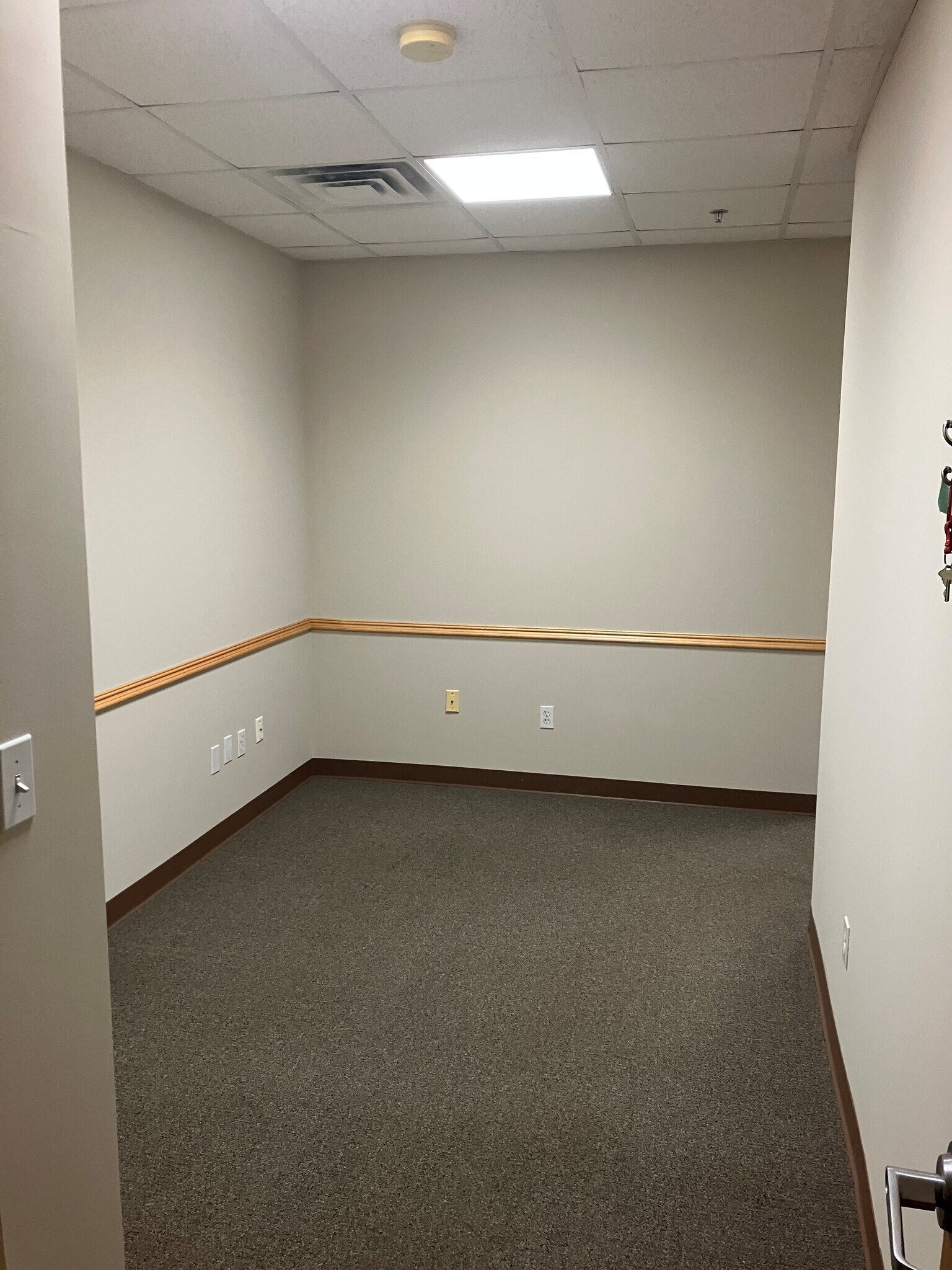 2127 Crompond Rd, Cortlandt Manor, NY for lease Interior Photo- Image 1 of 10