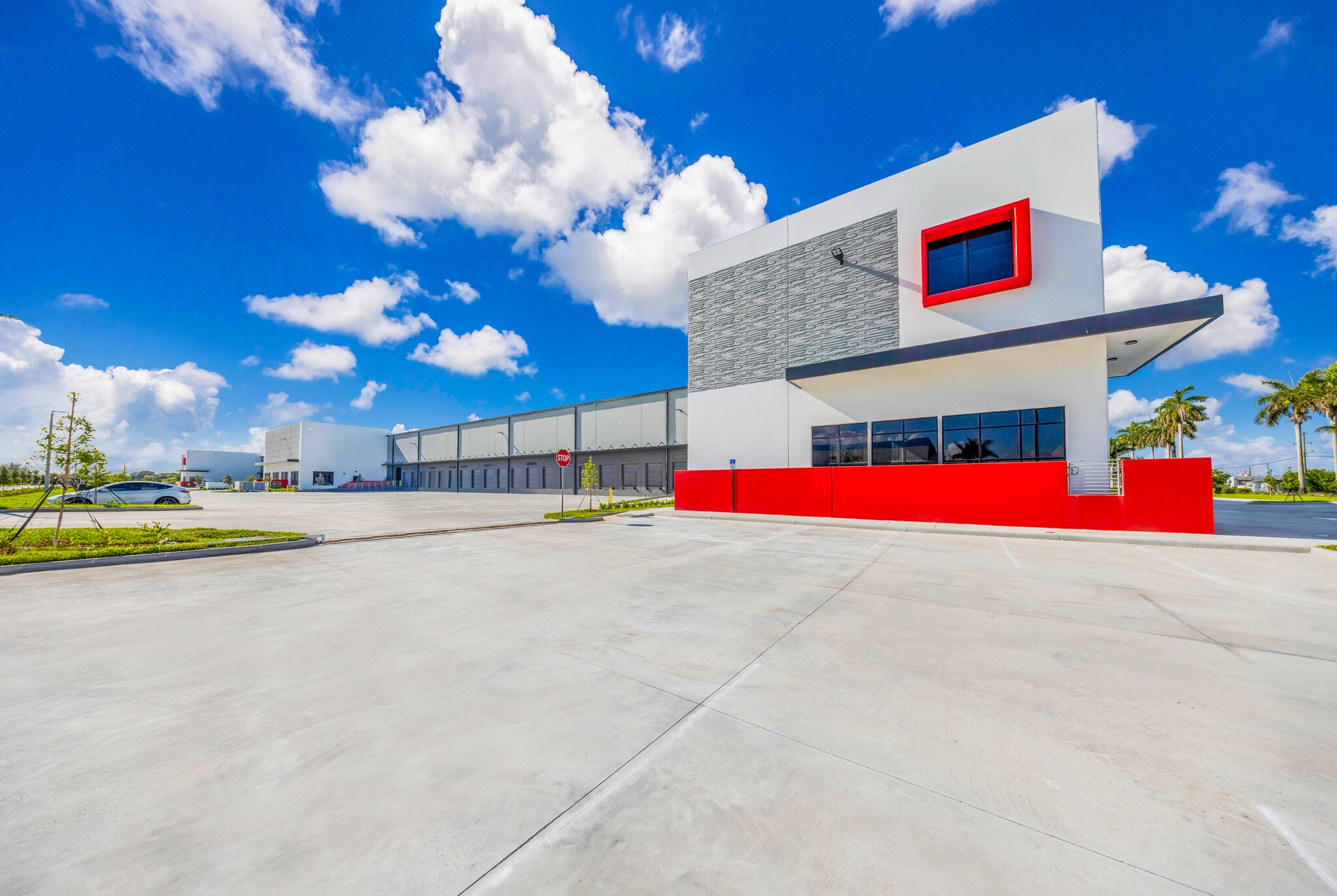 14101 NW 112th Ave, Hialeah Gardens, FL for lease Primary Photo- Image 1 of 31