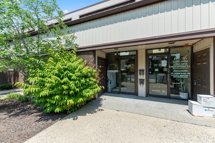 23-24 Brunswick Woods Drive, East Brunswick, NJ for lease - Building Photo - Image 2 of 10