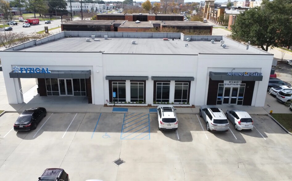 1700 Kaliste Saloom Rd, Lafayette, LA à louer - Photo du bâtiment - Image 2 de 3