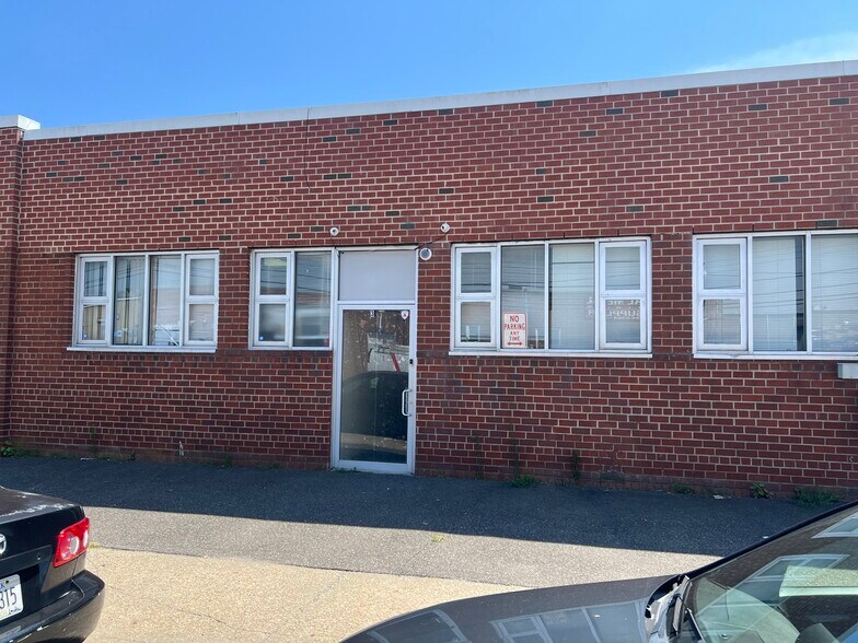 1-5 Neil Ct, Oceanside, NY à louer - Photo du bâtiment - Image 2 de 8