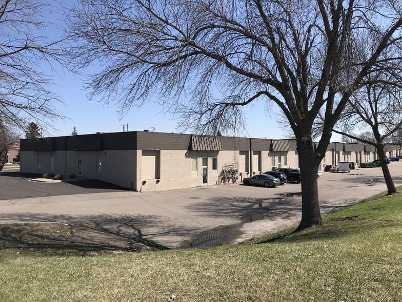 1101-1171 E Cliff Rd, Burnsville, MN for lease - Building Photo - Image 2 of 10