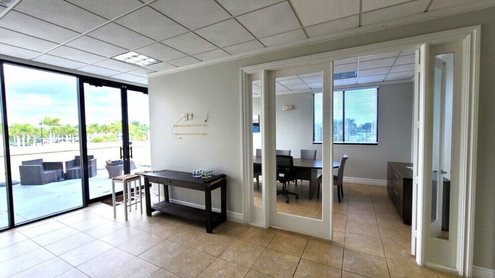 2089 Indian River Blvd, Vero Beach, FL à louer - Photo du bâtiment - Image 3 de 14