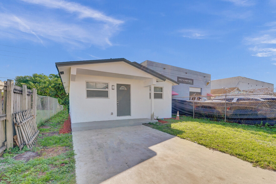 5814 Plunkett St, Hollywood, FL for sale - Primary Photo - Image 1 of 53