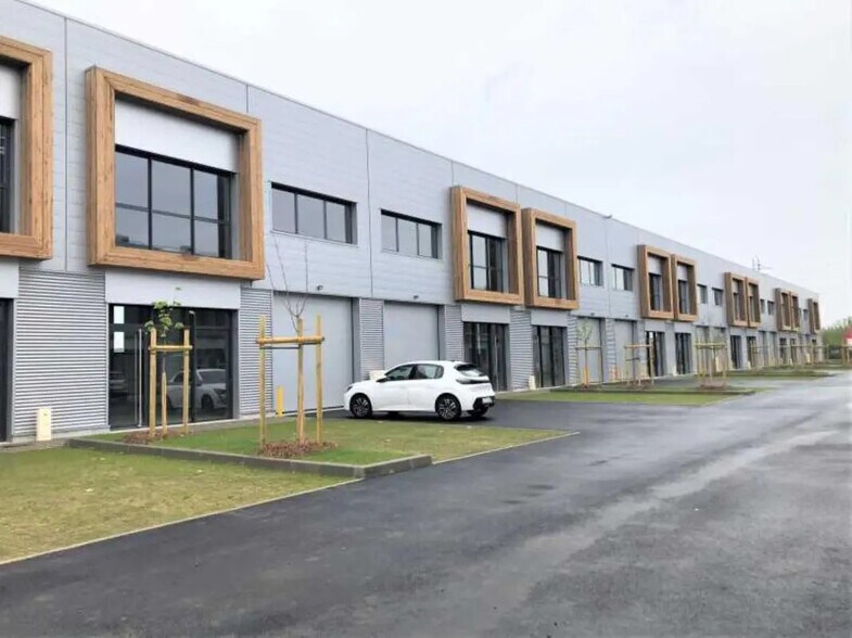 Flex in Toulouse for lease - Building Photo - Image 1 of 17