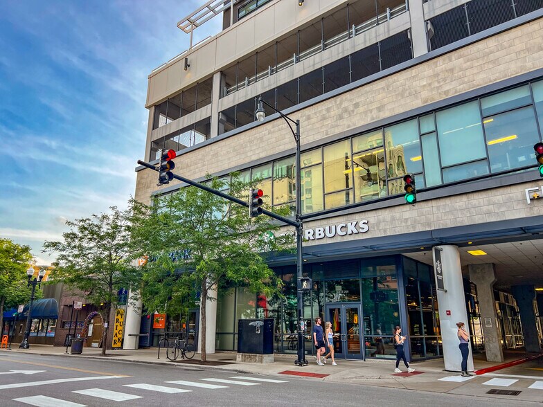 3030 N Broadway St, Chicago, IL à vendre - Photo du bâtiment - Image 3 de 14