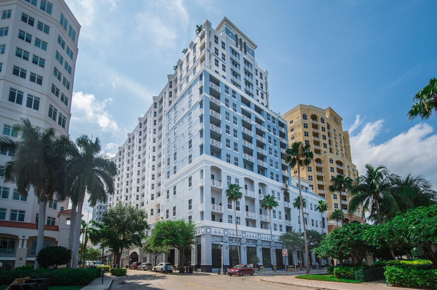 255 Evernia St, West Palm Beach, FL à louer - Photo du bâtiment - Image 3 de 6