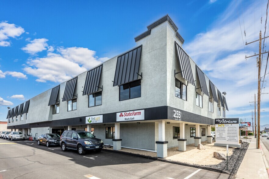 255 W Moana Ln, Reno, NV à louer - Photo du bâtiment - Image 2 de 28