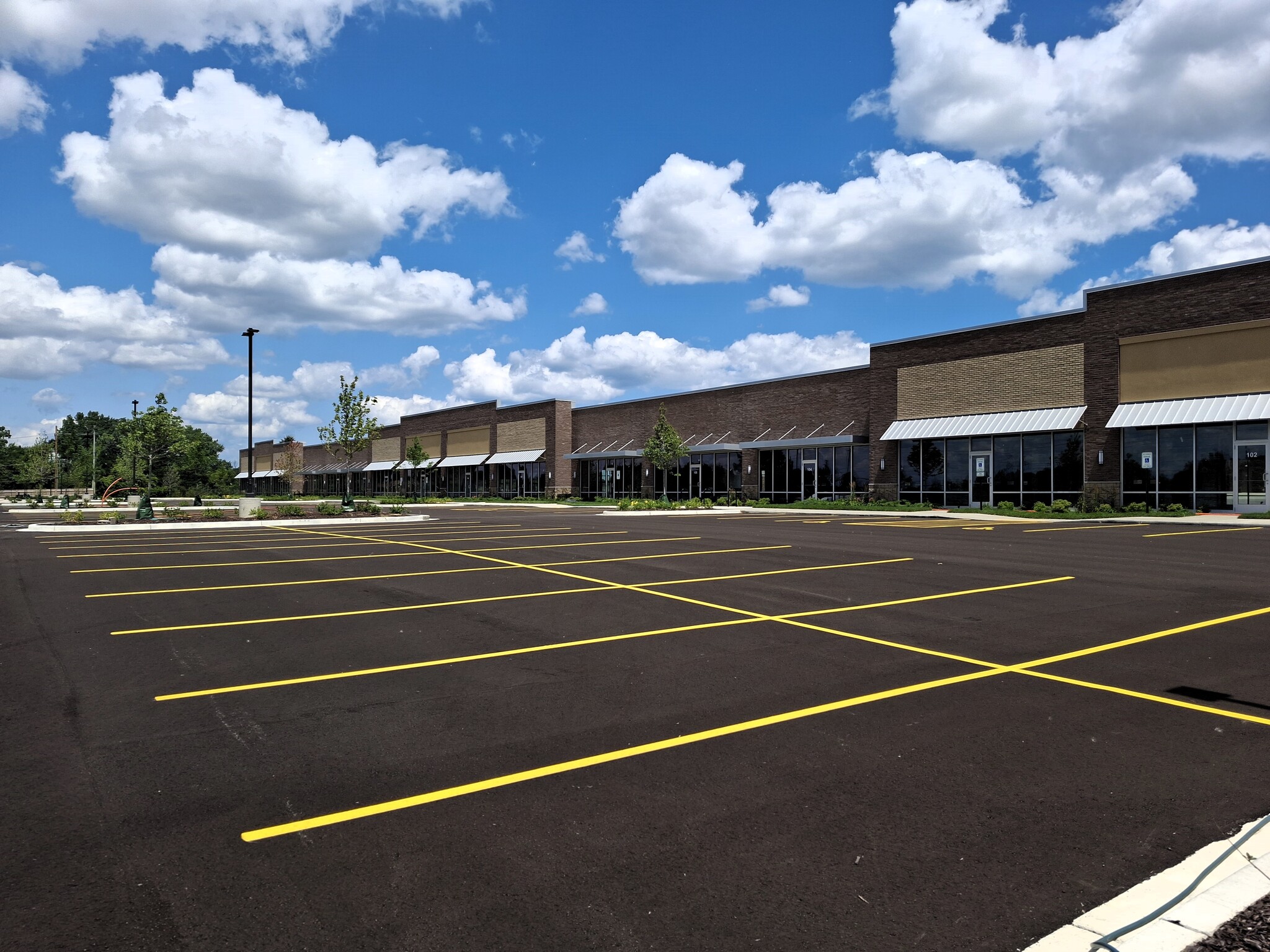 140 E Rawson Ave, Oak Creek, WI for lease Primary Photo- Image 1 of 10