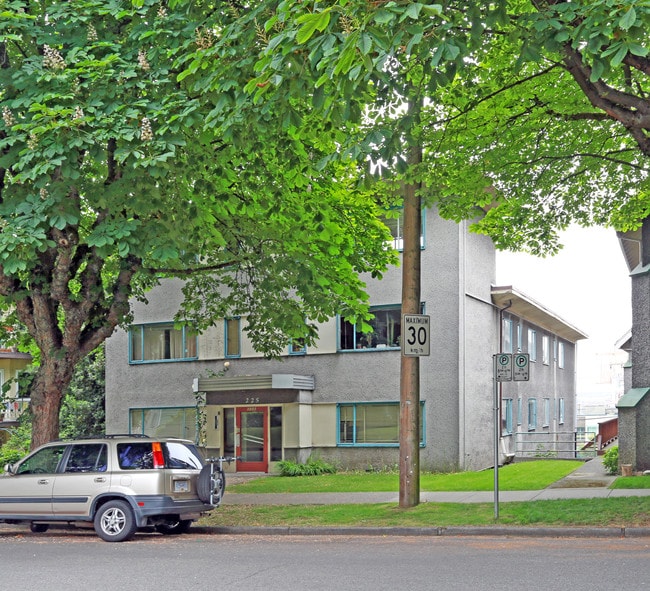 Plus de détails pour 225 W 10th Ave, Vancouver, BC - Multi-résidentiel à vendre