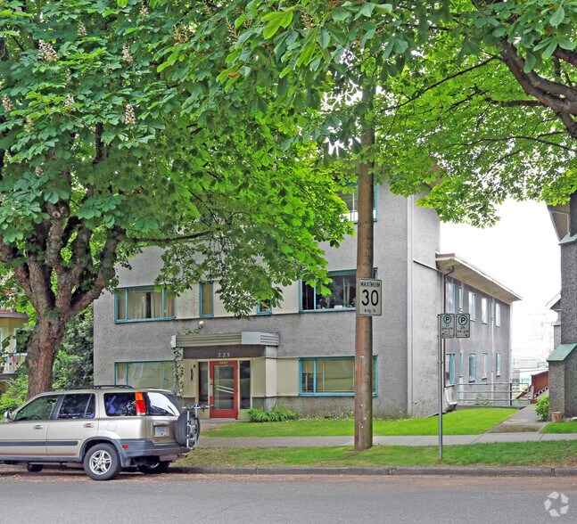 225 W 10th Ave, Vancouver, BC à vendre - Photo du bâtiment - Image 1 de 2