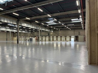 Plus de détails pour 4 Rue De La Ferme Saint Ladre, Fosses - Industriel à louer