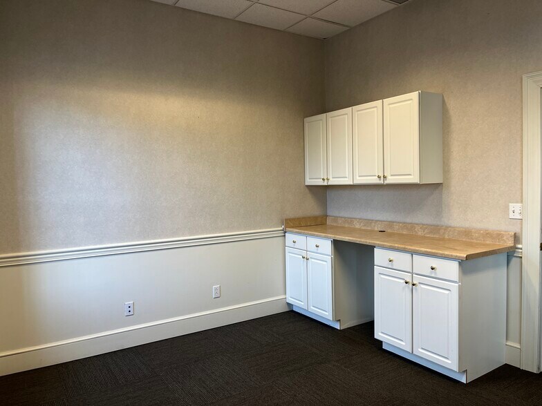 1720 N Kinser Pike, Bloomington, IN for lease - Interior Photo - Image 2 of 21