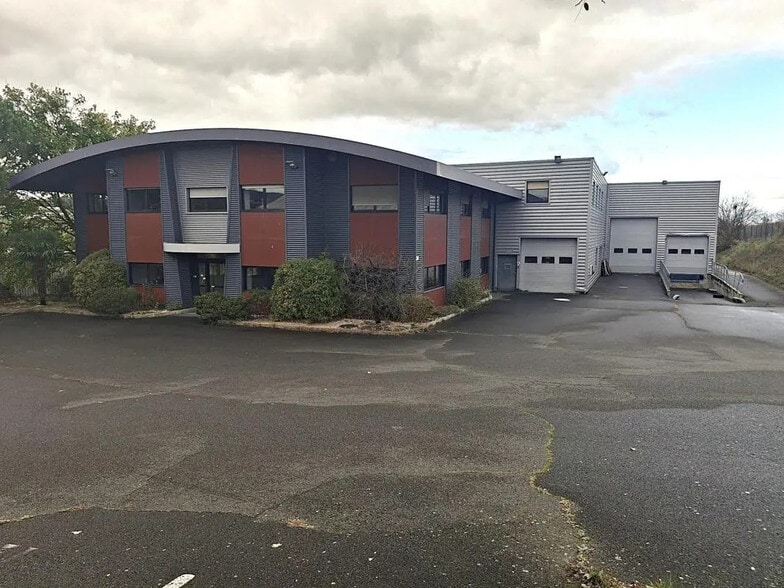 Flex in FLEURIEUX SUR L 39 ARBRESLE for lease - Building Photo - Image 1 of 7