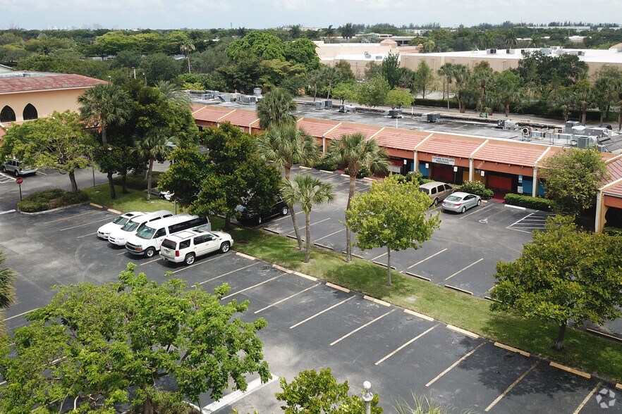 3800-3868 N University Dr, Sunrise, FL à louer - Photo du bâtiment - Image 3 de 5