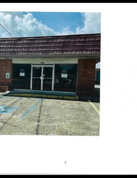 704 E Madison Ave, Bastrop, LA à louer - Photo du bâtiment - Image 1 de 5