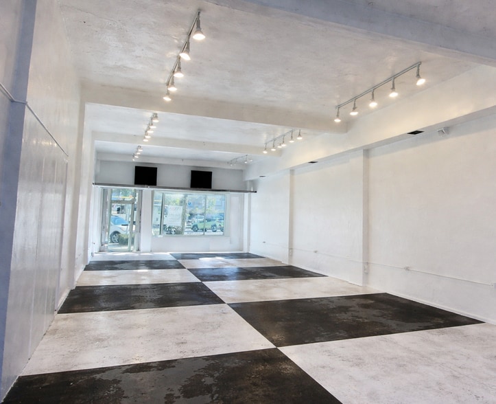 2105 Central Ave, Saint Petersburg, FL for lease - Primary Photo - Image 1 of 5