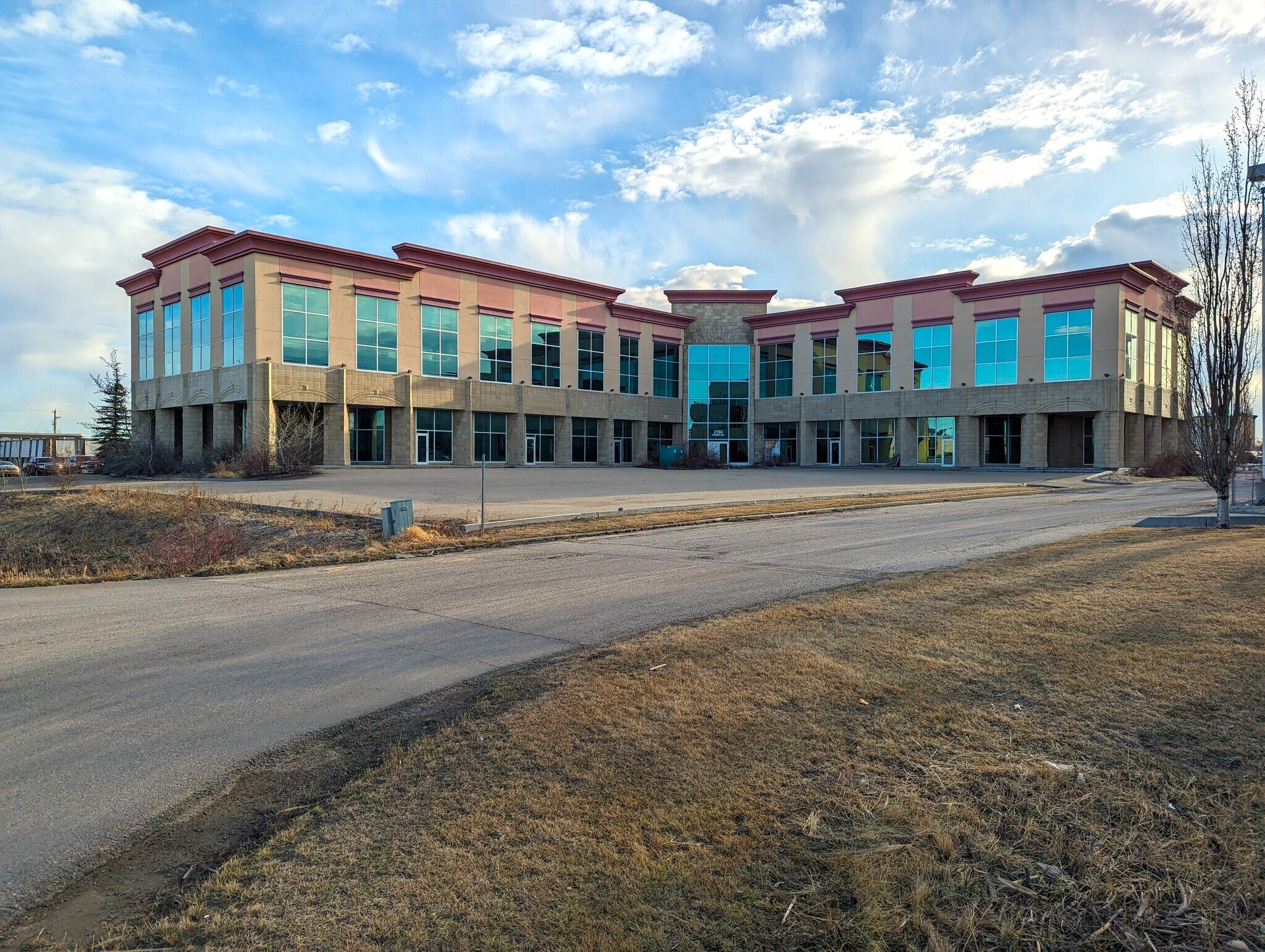 2134 Premier Way, Sherwood Park, AB à vendre Photo du bâtiment- Image 1 de 9