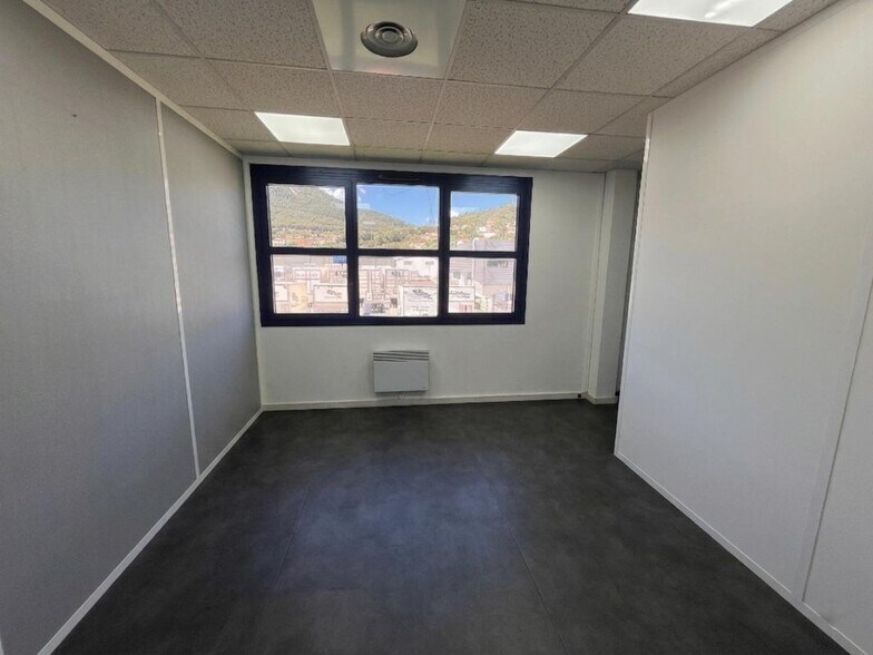 Bureau dans La Garde à vendre - Photo du bâtiment - Image 2 de 7