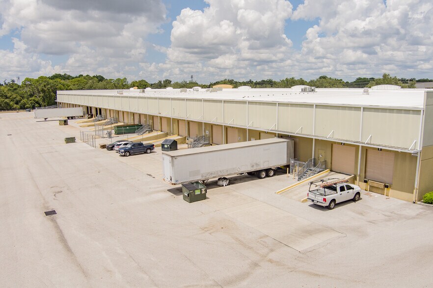 3810 Drane Field Rd, Lakeland, FL à louer - Photo du bâtiment - Image 3 de 5