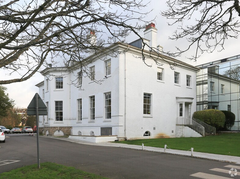 Thorncroft Dr, Leatherhead à louer - Photo principale - Image 1 de 7