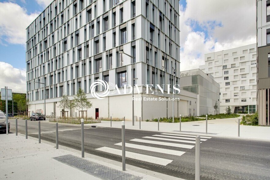 Bureau dans Champs-sur-Marne à vendre - Photo du bâtiment - Image 1 de 12