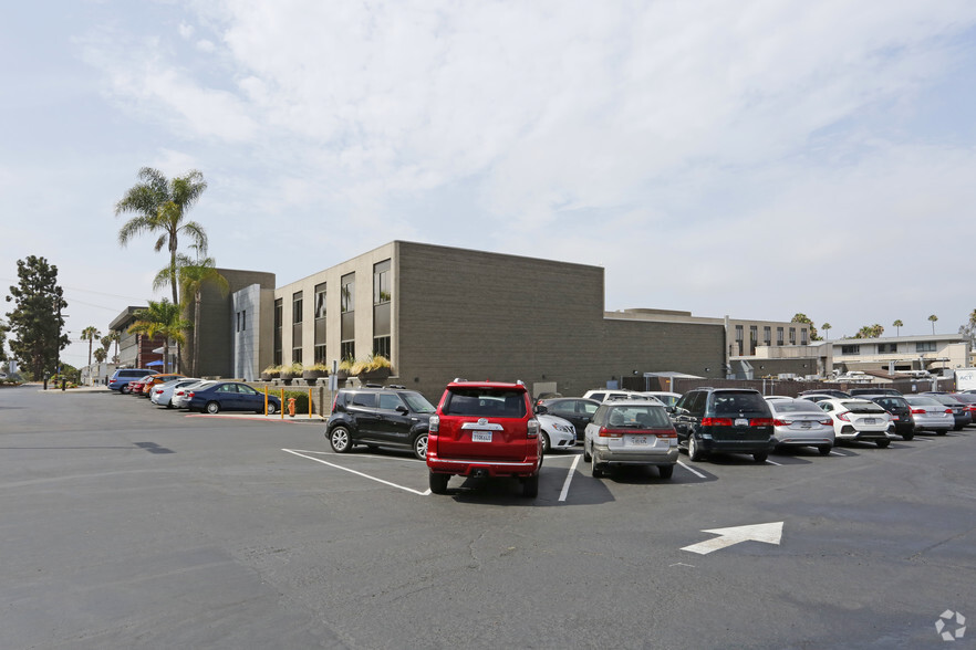 3030 Bunker Hill St, San Diego, CA for lease - Building Photo - Image 2 of 9