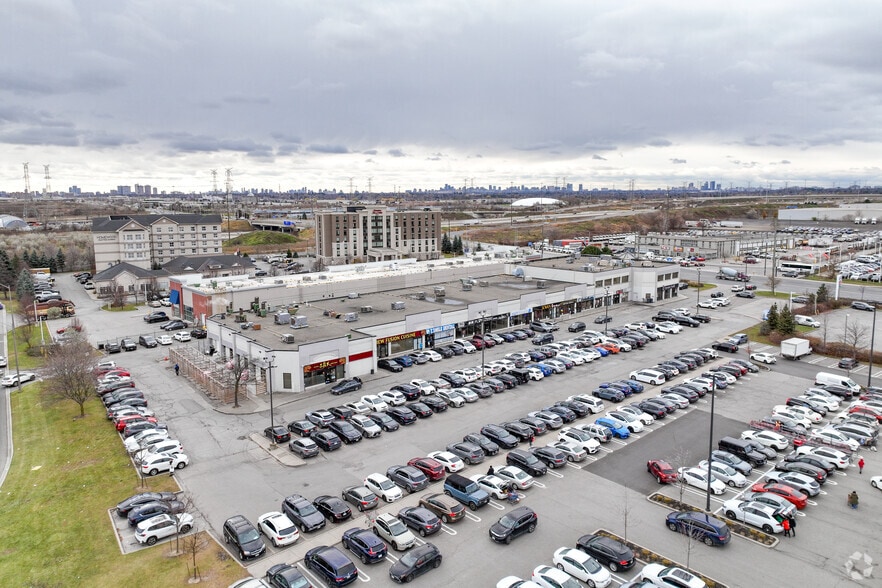 8261 Woodbine Ave, Markham, ON à louer - Photo du bâtiment - Image 3 de 3