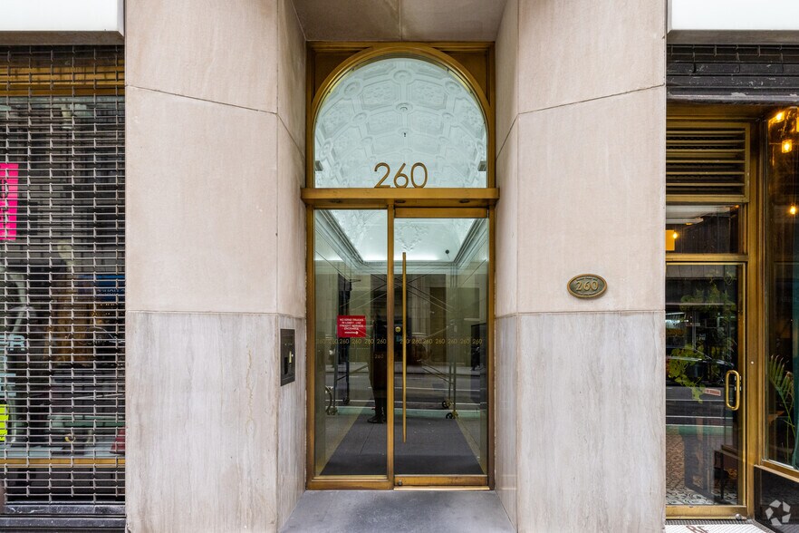 260 W 39th St, New York, NY à louer - Photo du bâtiment - Image 3 de 8