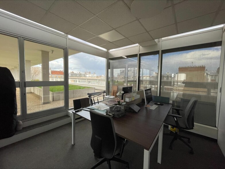 Office in Saint-Mandé for lease - Building Photo - Image 3 of 11