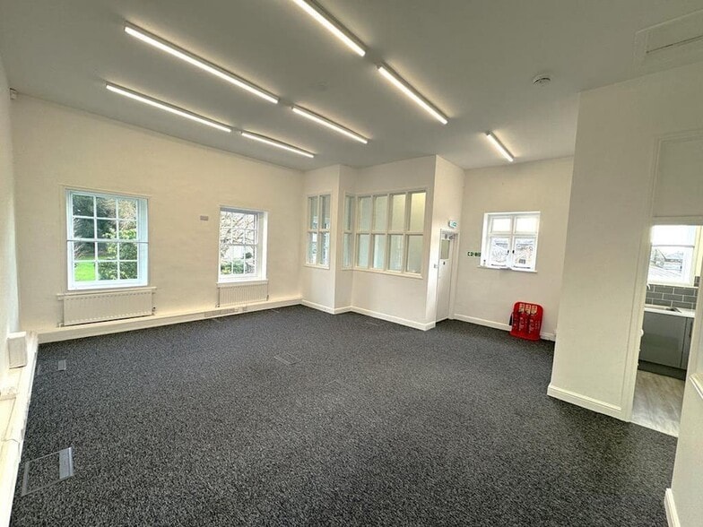 London Rd, Brentford for lease - Building Photo - Image 3 of 20
