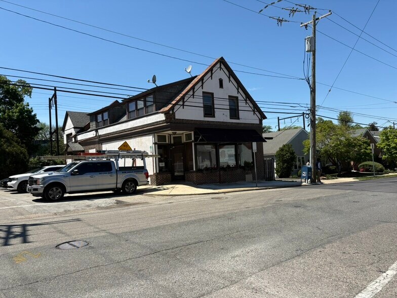 7800 Montgomery Ave, Elkins Park, PA à louer - Photo du bâtiment - Image 2 de 11