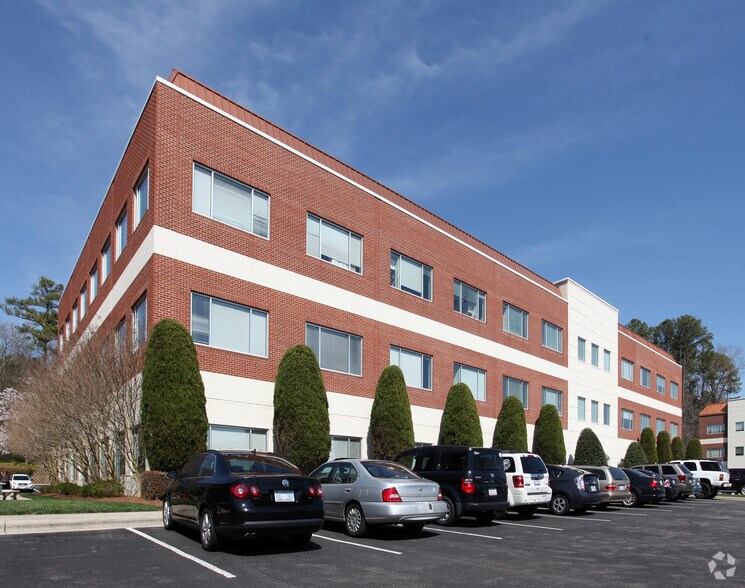 343 E Six Forks Rd, Raleigh, NC à louer - Photo du bâtiment - Image 3 de 27